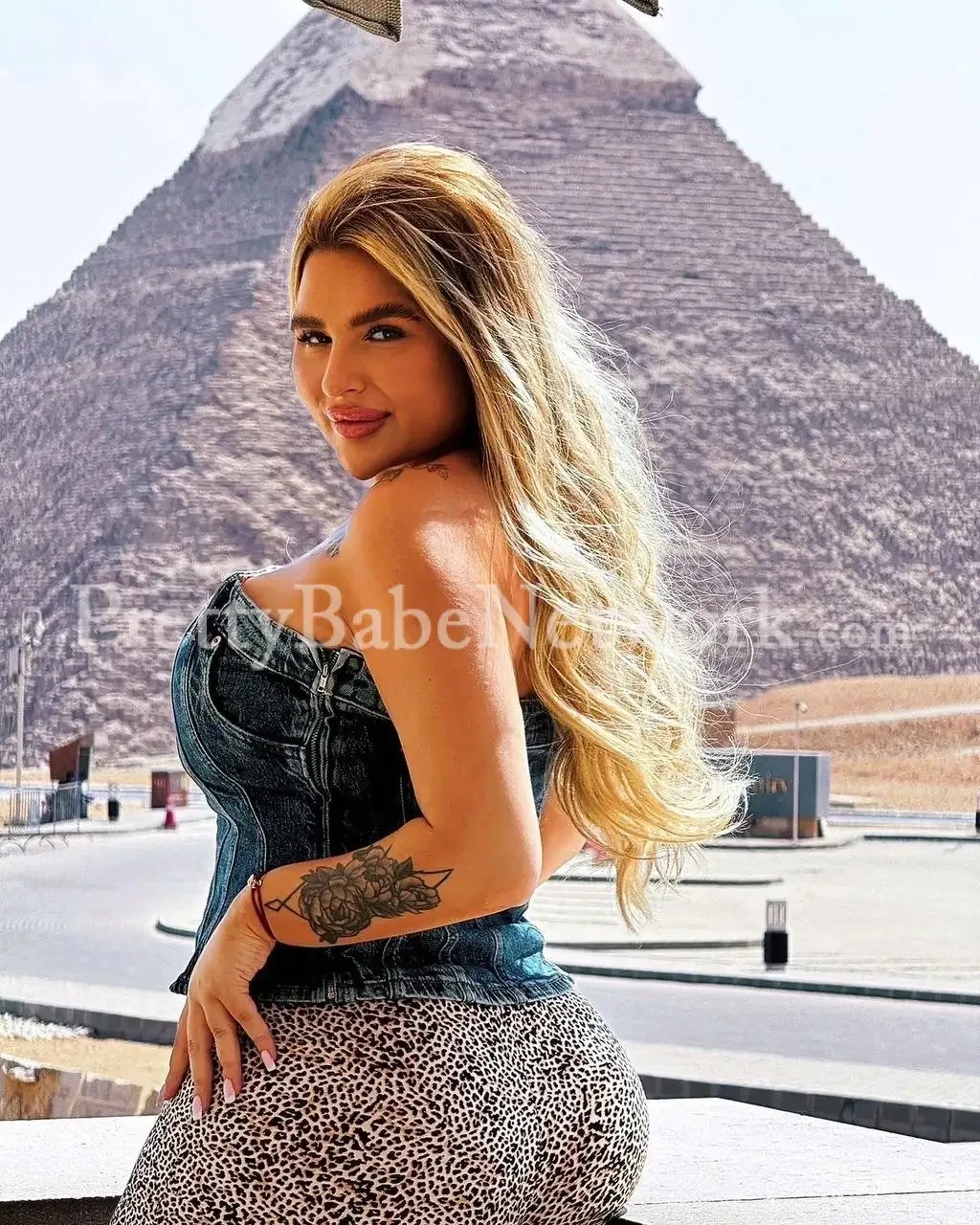 Meet with Line in Novotel Hotel, Aerocity, Ukrainian Housewife Escort